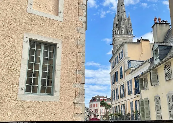 Quartier Historique Et Populaire Du Chateau De Pau